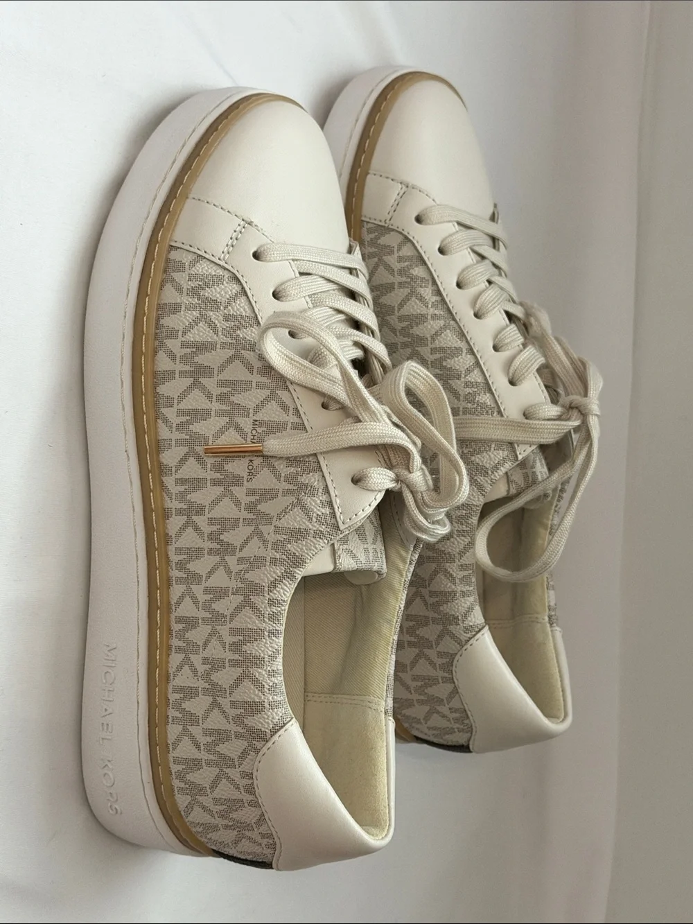 Michael Kors signature mk